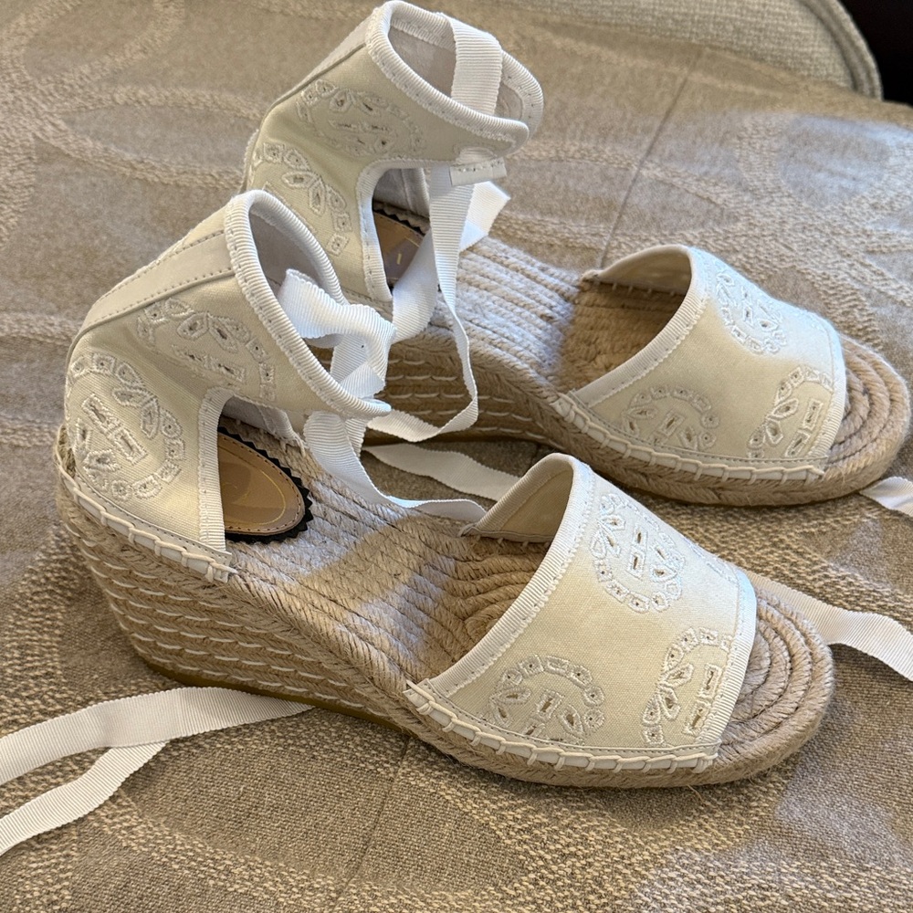 Gucci White Espadrille Wedge Sandals size 38 ***New